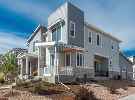 1675 S Andes Way in Aurora, CO - Building Photo