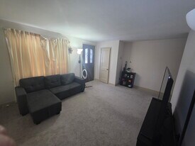 1935 Searles Rd in Dundalk, MD - Building Photo