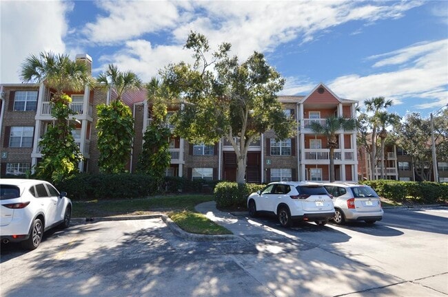 10200 Gandy Blvd N in St. Petersburg, FL - Foto de edificio - Building Photo