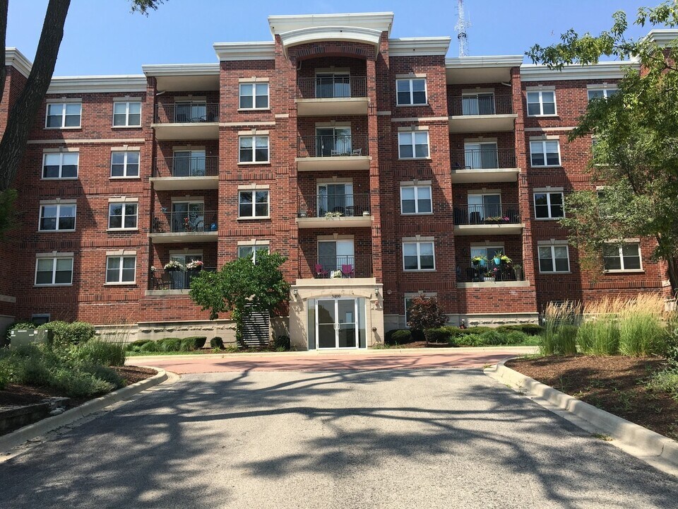 3400 N Old Arlington Heights Rd in Arlington Heights, IL - Foto de edificio