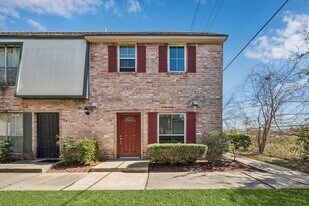 14703 Barryknoll Ln, Unit 25 in Houston, TX - Building Photo