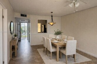 8620 N Sherman Cir in Miramar, FL - Building Photo - Building Photo