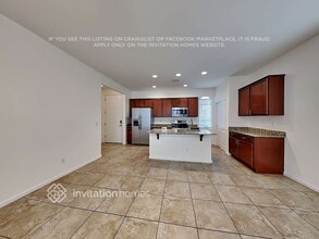 1373 S Ponderosa Dr in Gilbert, AZ - Foto de edificio - Building Photo