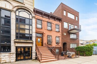 104 Rutledge St in Brooklyn, NY - Building Photo