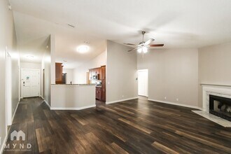 100 Autumn Springs Ct W in Jacksonville, FL - Building Photo - Building Photo