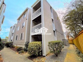 2325 Sea Shell Rd in Virginia Beach, VA - Building Photo
