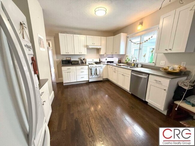 18 Lowden Ave, Unit 2 in Somerville, MA - Building Photo - Building Photo