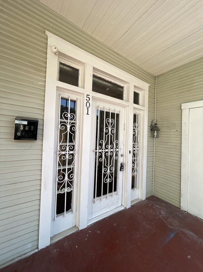 501 W Mistletoe Ave in San Antonio, TX - Building Photo - Building Photo