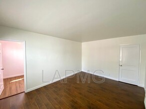 2312 Ocean Park Blvd-Unit -2314 1/2 in Santa Monica, CA - Foto de edificio - Building Photo