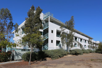 Villa Alta in San Diego, CA - Foto de edificio - Building Photo