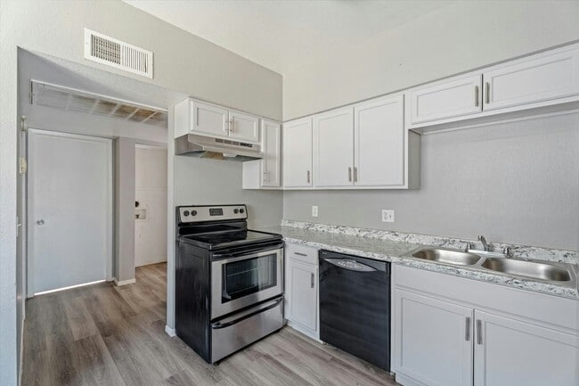 property at 2814 E Marconi Ave