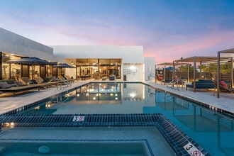 2121 Apartments in Phoenix, AZ - Building Photo - Building Photo