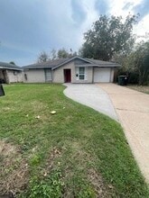 4447 Fallen Oaks Dr in Houston, TX - Building Photo - Building Photo