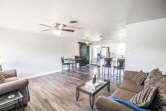 5002 43rd St in Lubbock, TX - Building Photo - Building Photo