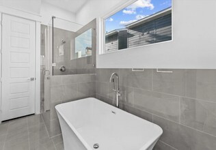 502 Schweikhardt St in Houston, TX - Building Photo - Building Photo