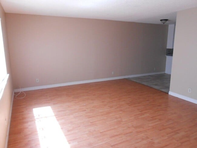 544 Greenbriar Townhouse Way in Las Vegas, NV - Building Photo - Building Photo