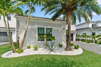 13026 Artisan Cir in Palm Beach Gardens, FL - Building Photo - Building Photo