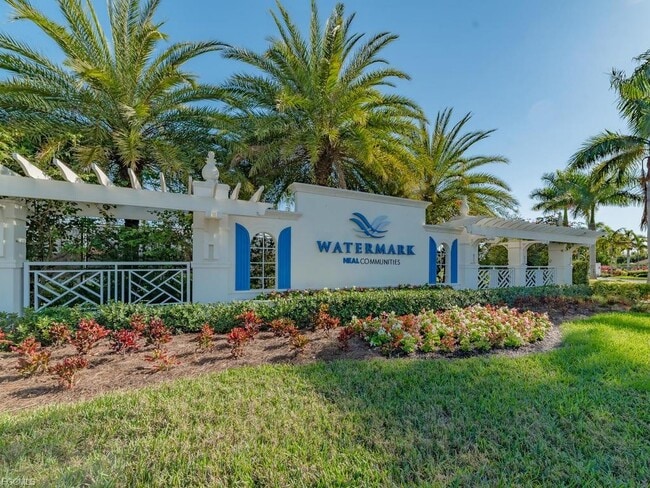 4482 Waterscape Ln in Ft. Myers, FL - Foto de edificio - Building Photo