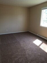 4247 Sabin Dr in Rootstown, OH - Foto de edificio - Building Photo