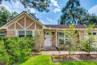 5451 Loch Lomond Dr in Houston, TX - Building Photo - Building Photo