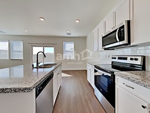 1521 Golden Hour Ave in North Las Vegas, NV - Building Photo - Building Photo