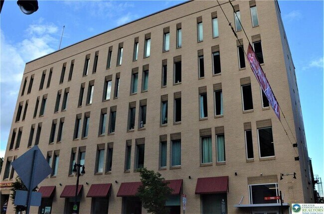 16 Centre Sq Cir in Easton, PA - Building Photo - Building Photo