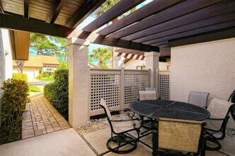 3131 Windrush Bourne in Sarasota, FL - Building Photo - Building Photo