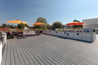 12203 Moorpark St. Studio City 91604 in Studio City, CA - Foto de edificio - Other