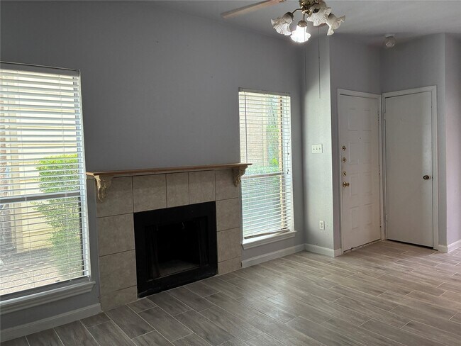 8299 Cambridge St in Houston, TX - Building Photo - Building Photo