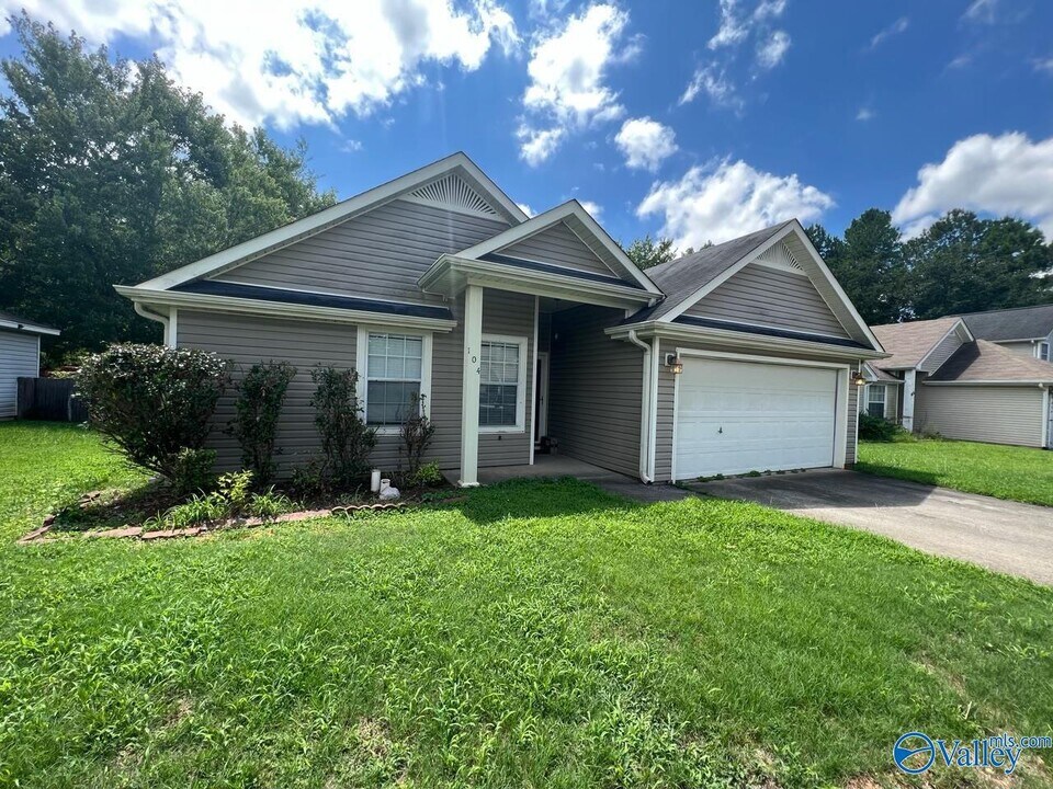 104 Maple Valley Dr in Madison, AL - Building Photo