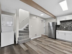 5521 Brooklyn Ave NE in Seattle, WA - Building Photo - Building Photo