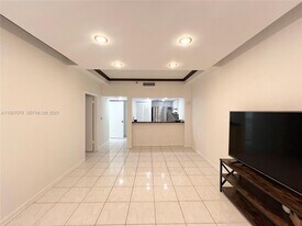 540 Brickell Key Dr in Miami, FL - Building Photo
