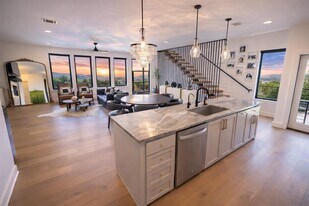 8501 Bronco Ln in Lago Vista, TX - Building Photo