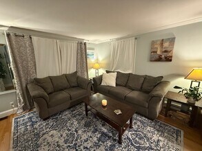 2 Frazer Rd in Arlington, MA - Building Photo - Building Photo