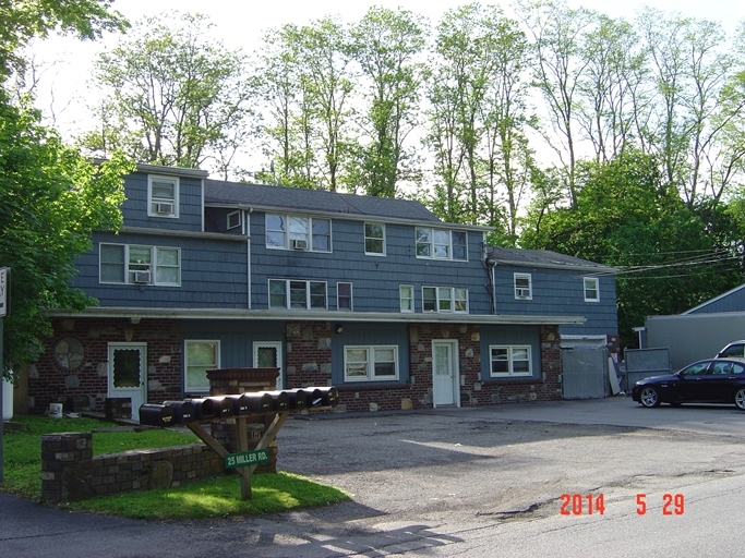 25 Miller Rd in Mahopac, NY - Foto de edificio