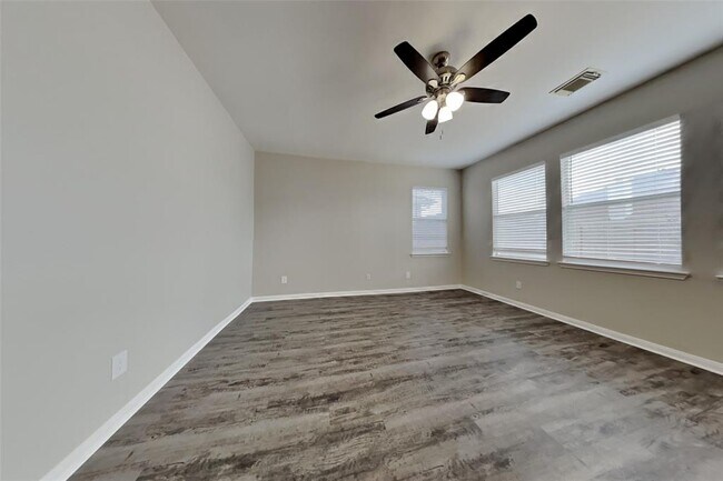 21015 Kirkland Woods Dr in Houston, TX - Building Photo - Building Photo