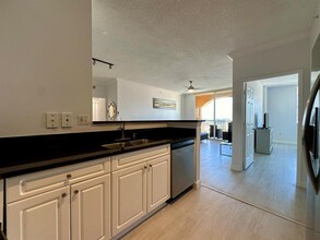 651 Okeechobee Blvd, Unit Penthouse 1204 PH-302 in West Palm Beach, FL - Building Photo - Building Photo