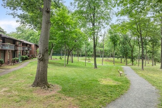 Easton North Apartments in Somerset, NJ - Building Photo - Building Photo