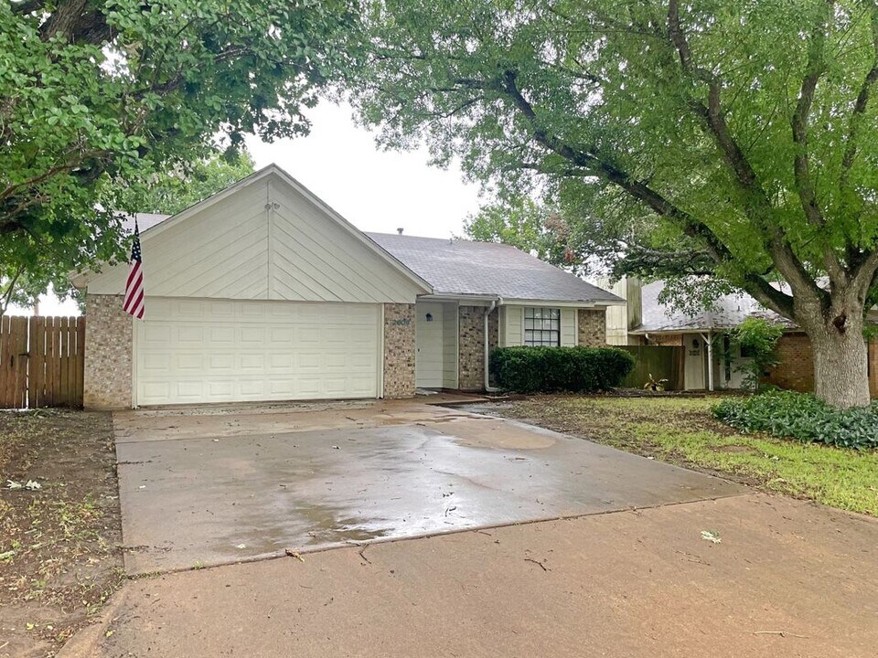 2609 Cheyenne Dr in Brenham, TX - Building Photo
