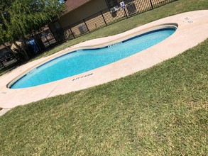 Carroll Lane Apartments in Corpus Christi, TX - Building Photo - Building Photo