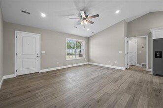 323 Oak Grv Cir in Cape Girardeau, MO - Foto de edificio - Building Photo