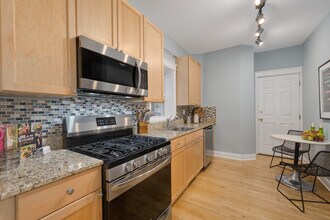 3805 N Ravenswood Ave in Chicago, IL - Building Photo - Building Photo