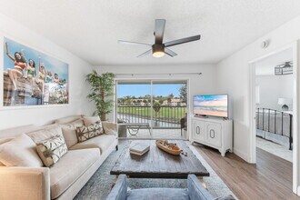 300 Forest Lakes Blvd, Unit 312 in Naples, FL - Foto de edificio - Building Photo