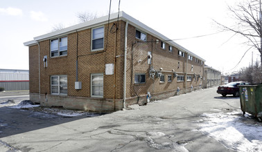 5525 N Teutonia Ave in Milwaukee, WI - Building Photo - Building Photo