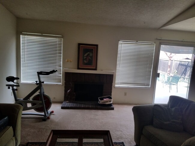 1652 Lorraine Dr in Corona, CA - Building Photo - Building Photo