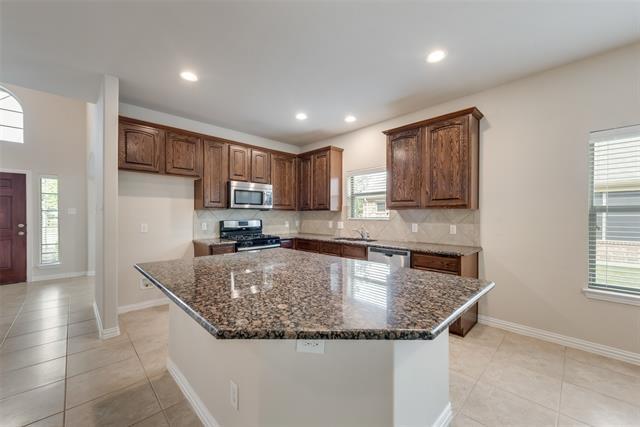 2929 Cattle Baron Dr in Little Elm, TX - Building Photo