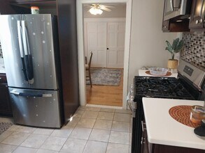 129 Lyme St, Unit 1 in Malden, MA - Building Photo - Building Photo