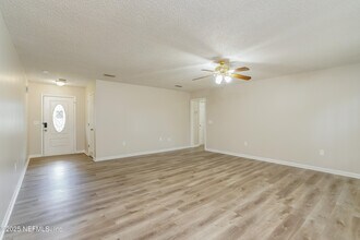 737 Cypress Ave N in Green Cove Springs, FL - Building Photo - Building Photo