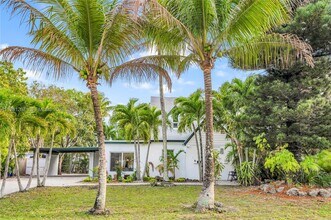 1960 NE 182nd St in North Miami Beach, FL - Building Photo - Building Photo
