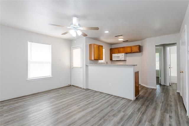 1217 Village Garden Dr in Azle, TX - Building Photo